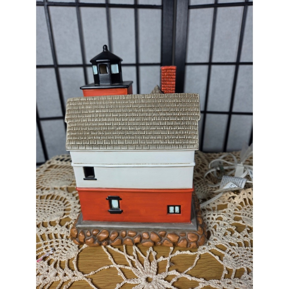 Lefton Round Island Michigan Lighthouse 1895 Figurine Lighted 10969 1996 - Picture 5 of 16